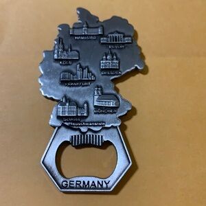 Magnetic bottle opener